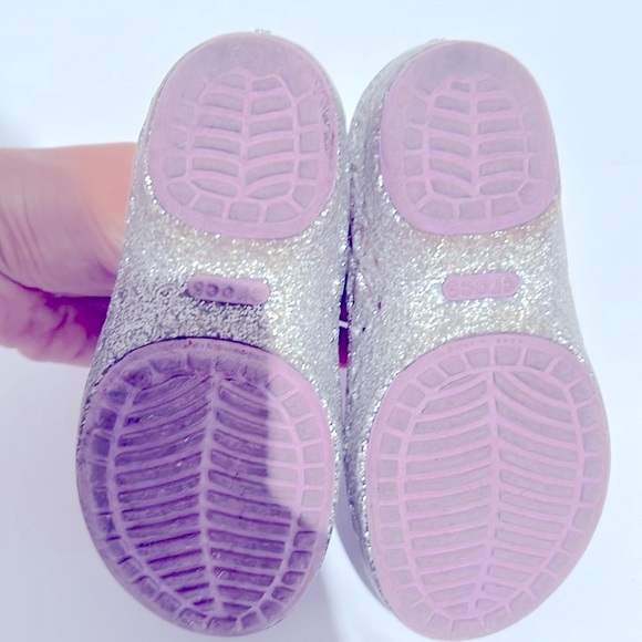 Crocs Mary Jane silver flats (6 inches) - Picture 5 of 5
